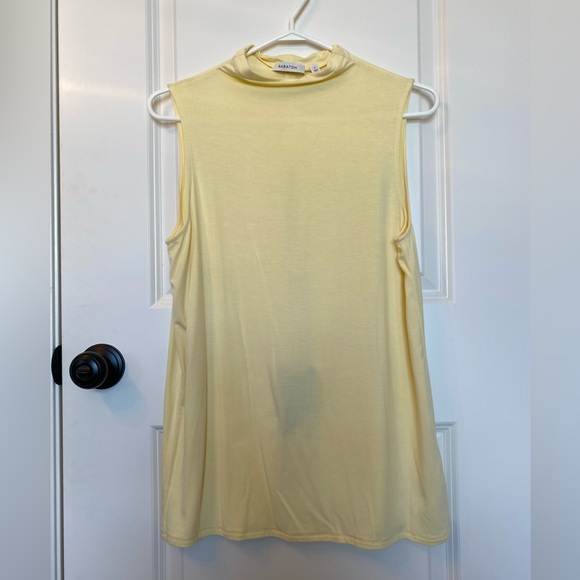 Babaton sleeveless open back shirt. - Picture 2 of 3